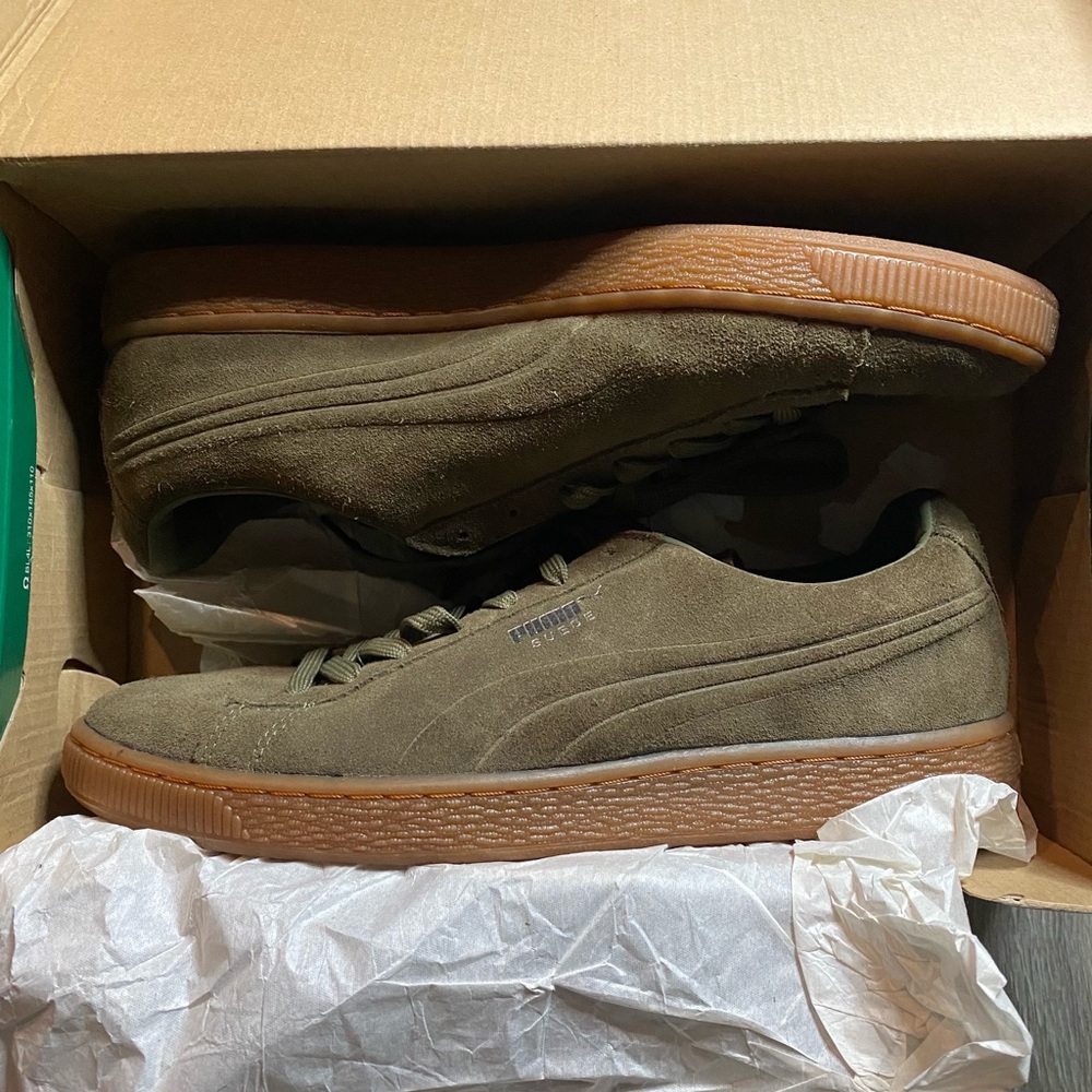 MENS “ pumas “ olive green